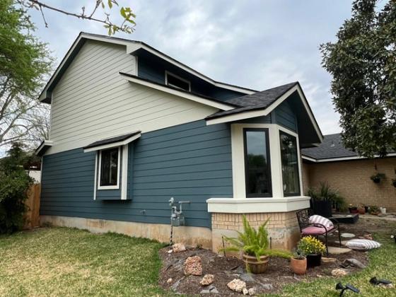 Siding & Shingle Roofing in Maple Run, Austin, TX (Mar 2022)