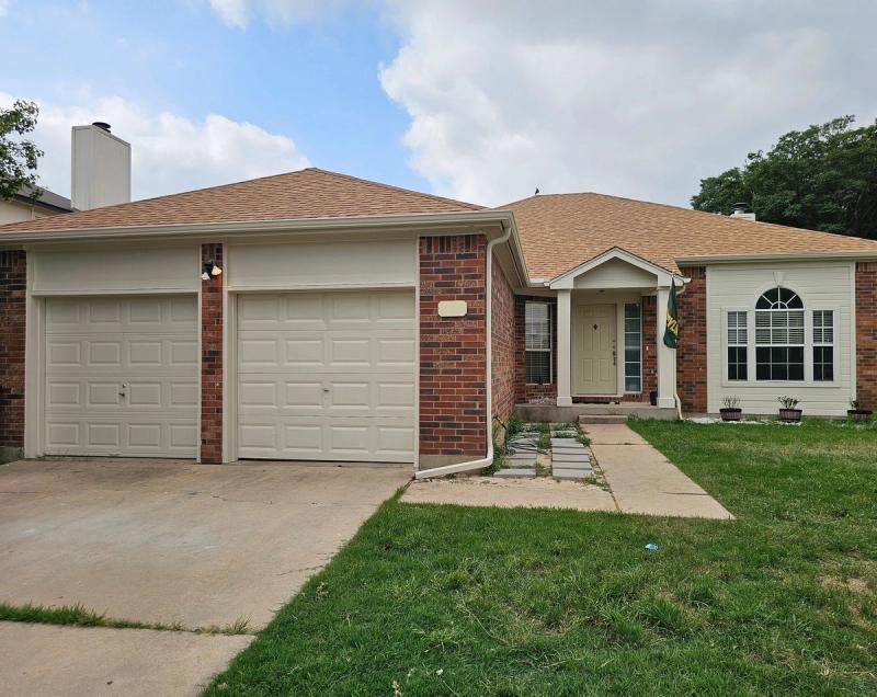James Hardie 8.25" Select Cedarmill detail — South Creek, Round Rock (photo 4)