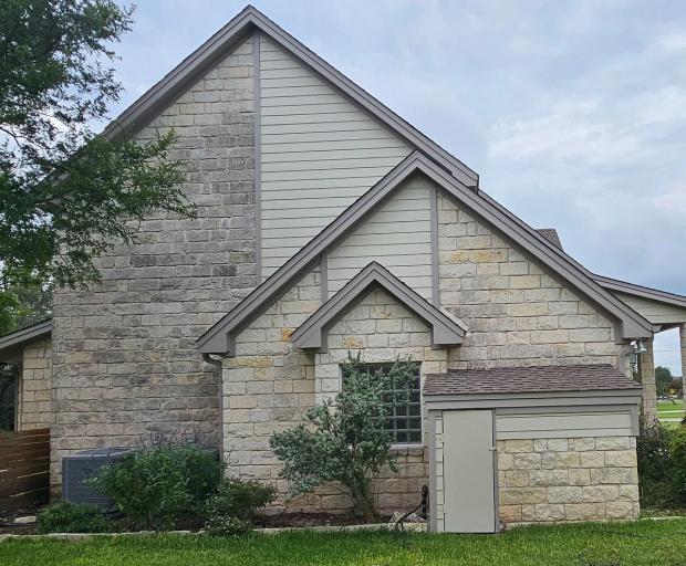 James Hardie 8.25" Primed Select Cedar Mill detail — Driftwood, Austin (photo 7)