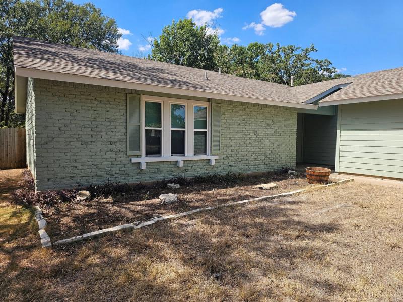 James Hardie 8.25" Primed Select Cedar Mill detail — Travis Country, Austin (photo 8)