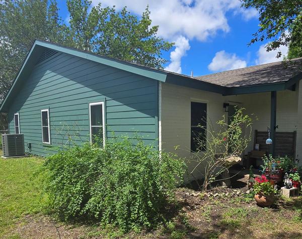 Siding project photo 1 of 9 — Goforth, Buda, TX