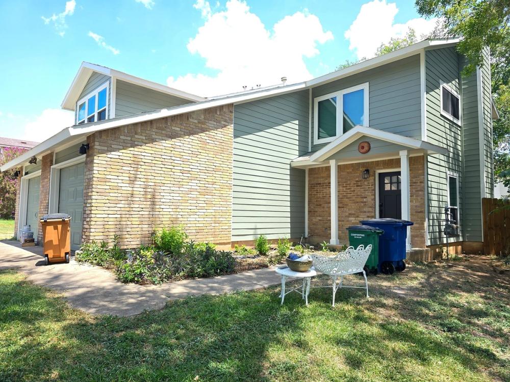 James Hardie 8.25" Select Cedar Mill detail — Tanglewood Forest, Austin