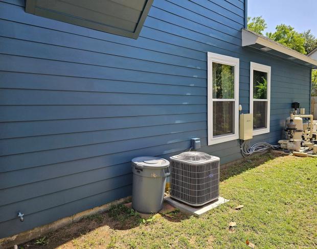 James Hardie 8.25" Smooth detail — Hunter's Chase, Austin (photo 2)