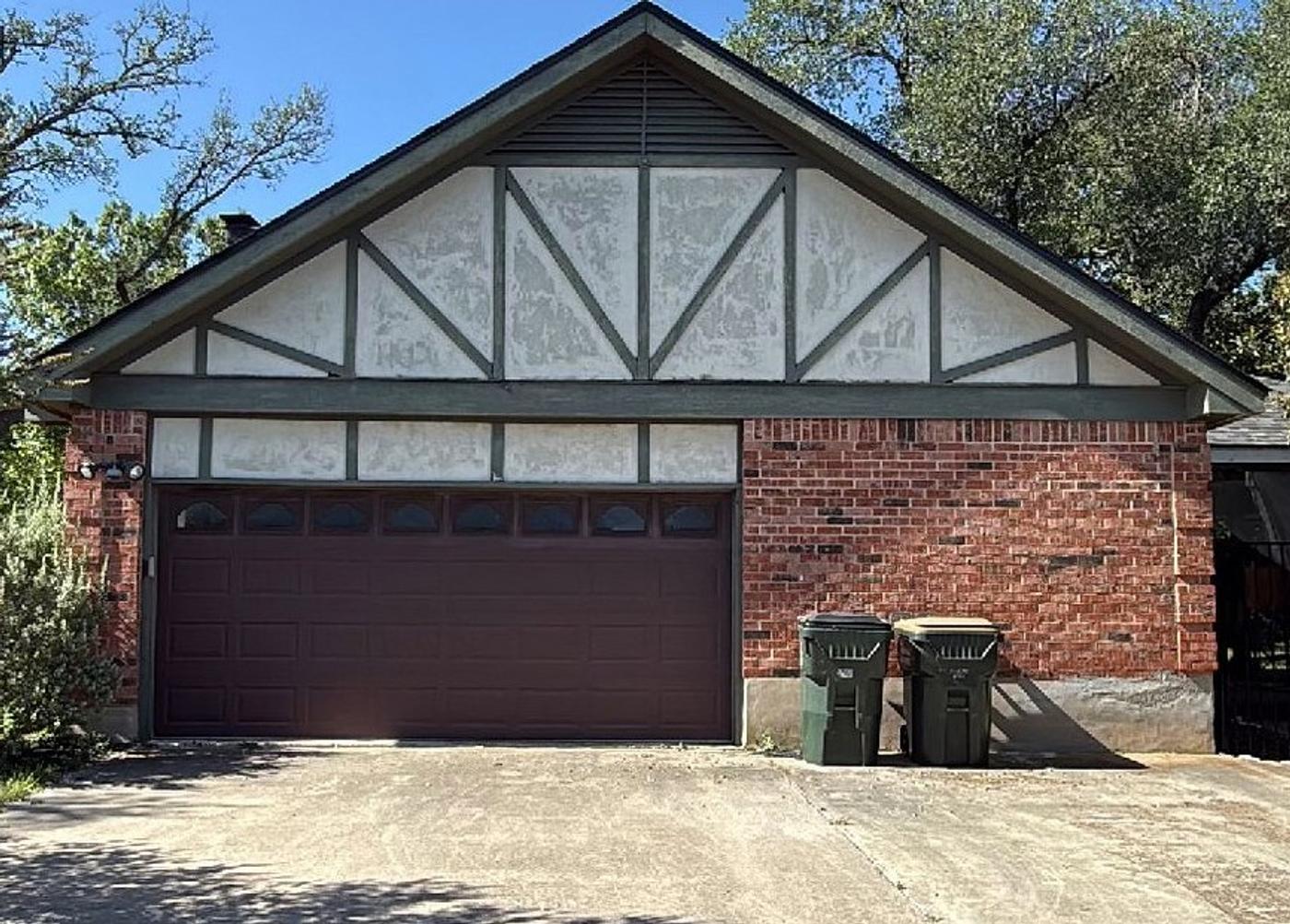 Before the siding & exterior painting project — home exterior in Georgetown