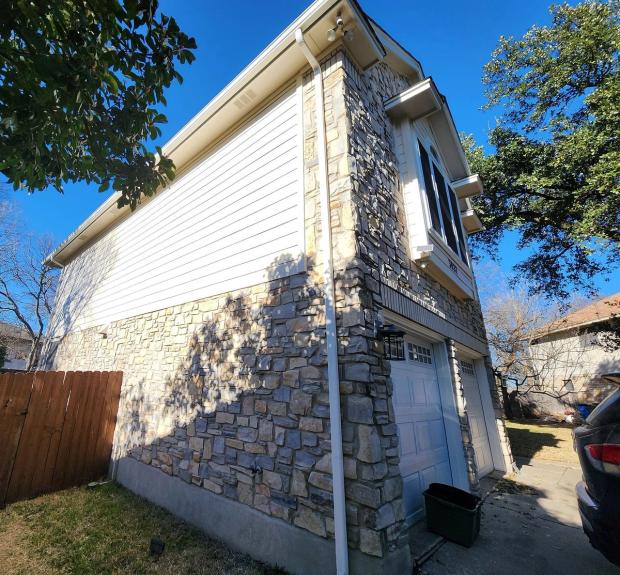 James Hardie JH 8.25" Select Cedar Mill detail — Willow Run, Austin (photo 2)