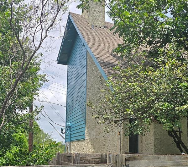 James Hardie Select Cedar Mill 8.25" detail — Rockcrest Circle, Austin (photo 2)
