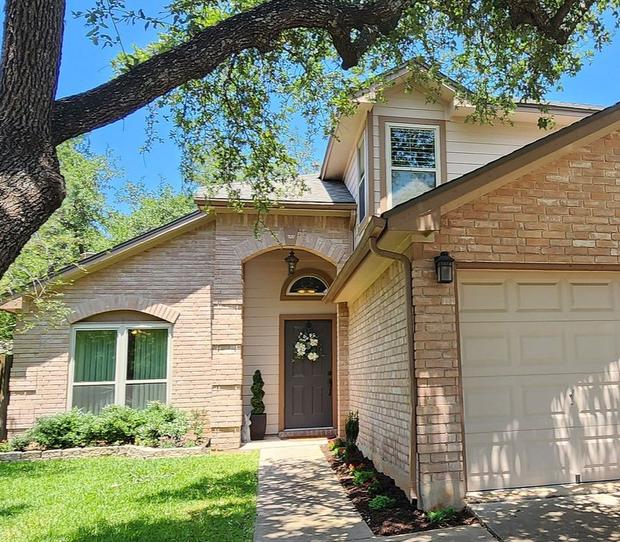 James Hardie 8.25" Select Cedarmill detail — Woods Of Brushy Creek, Austin (photo 2)