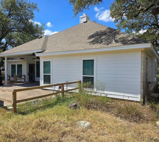 James Hardie 8.25" Select Cedar Mill detail — Austin (photo 5)