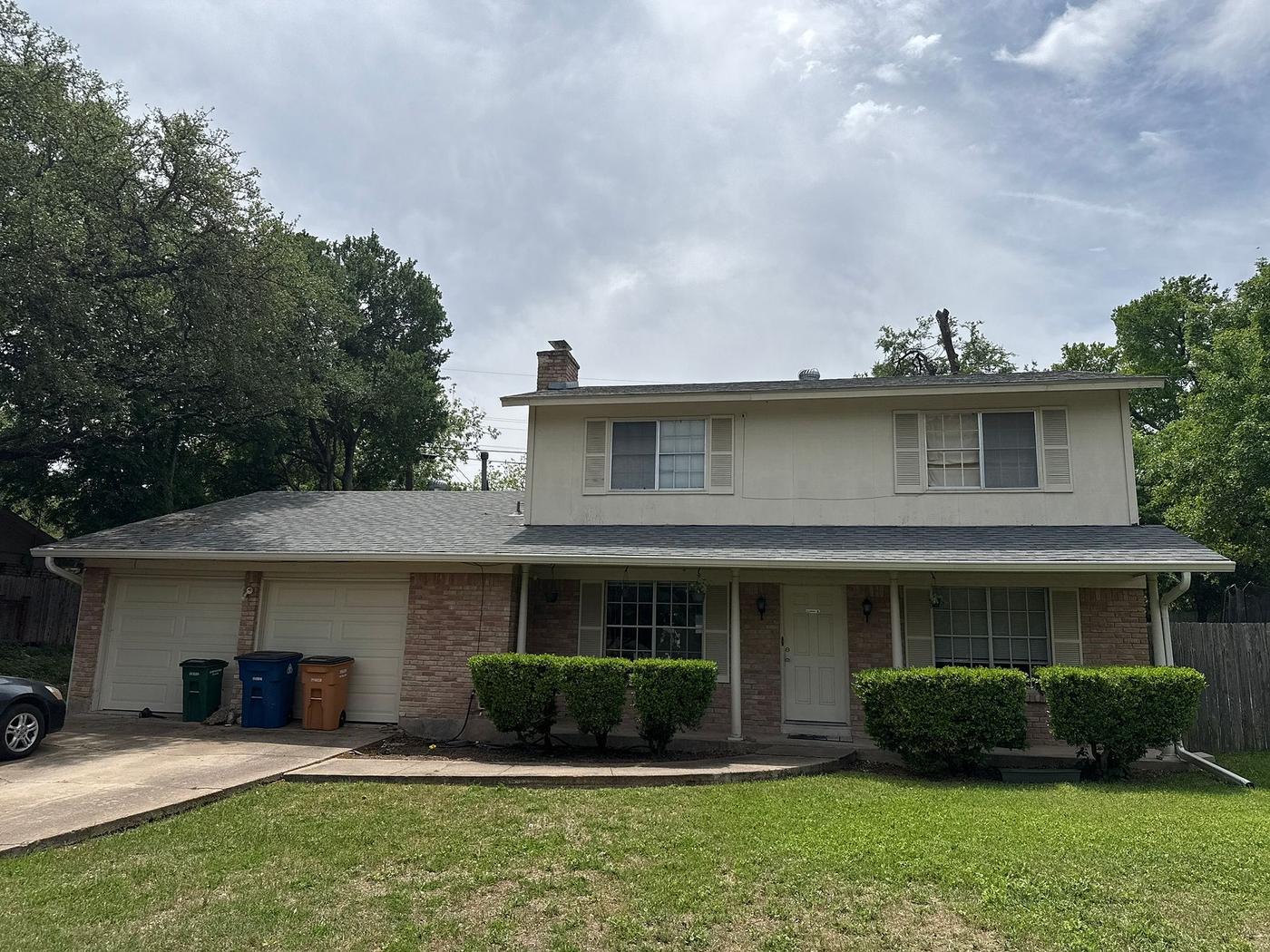 Before the siding & exterior painting project — home exterior in Oak Ridge, Austin