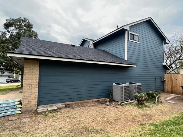 James Hardie 8.25" Primed Select Cedar Mill detail — Maple Run, Austin (photo 2)