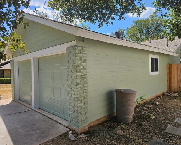 James Hardie 8.25" Primed Select Cedar Mill detail — Travis Country, Austin (photo 2)