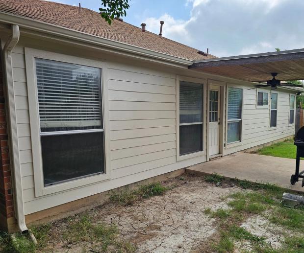 James Hardie 8.25" Select Cedarmill detail — South Creek, Round Rock (photo 2)