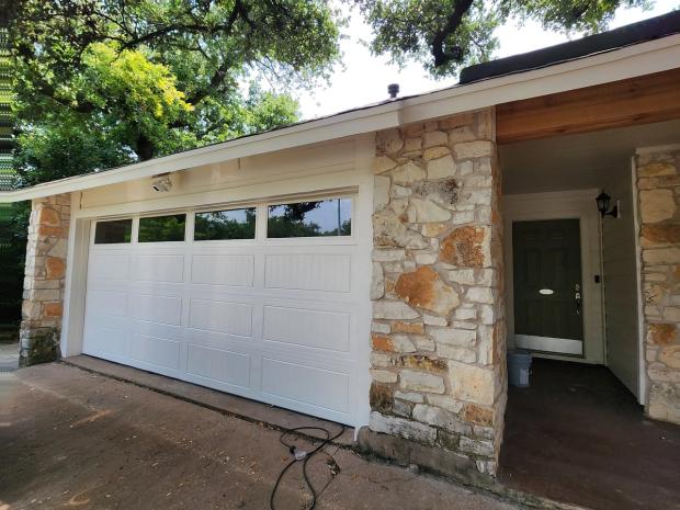 James Hardie 8.25" Primed Select Cedar Mill detail — Milwood, Austin (photo 10)