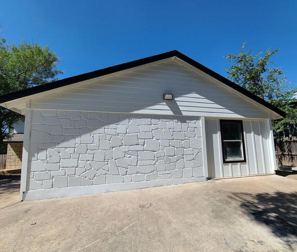 Siding project photo 3 of 7 — Windsor Park, Austin, TX