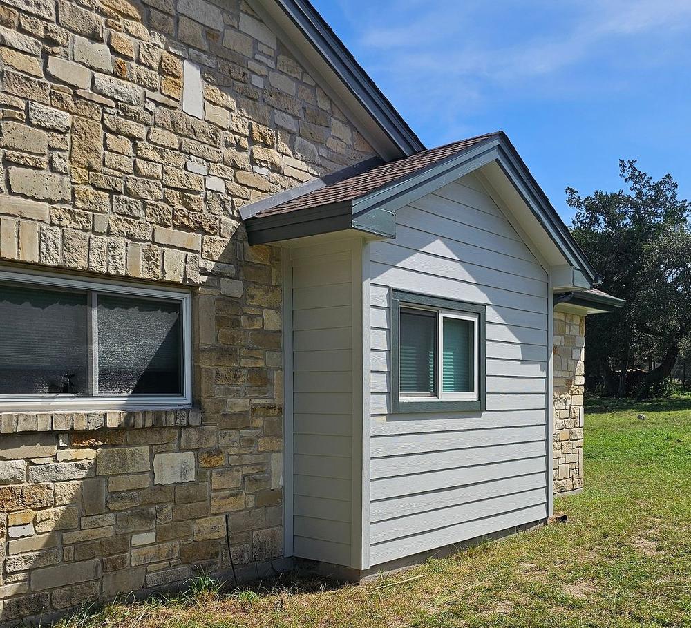 James Hardie 8.25" Select Cedar Mill detail — Austin, Dripping Springs