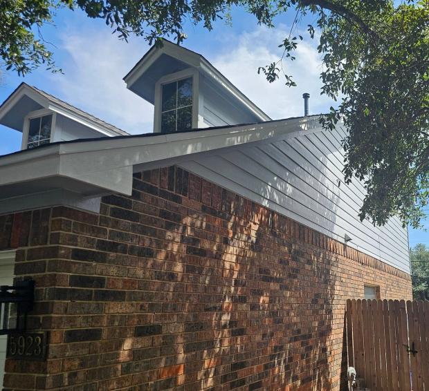 James Hardie 8.25" Select Cedar Mill detail — West Oak Hill, Austin (photo 8)