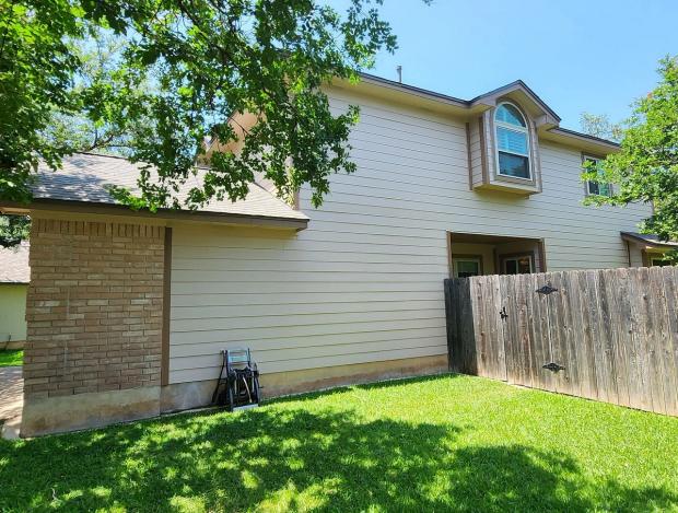 James Hardie 8.25" Select Cedarmill detail — Woods Of Brushy Creek, Austin (photo 4)