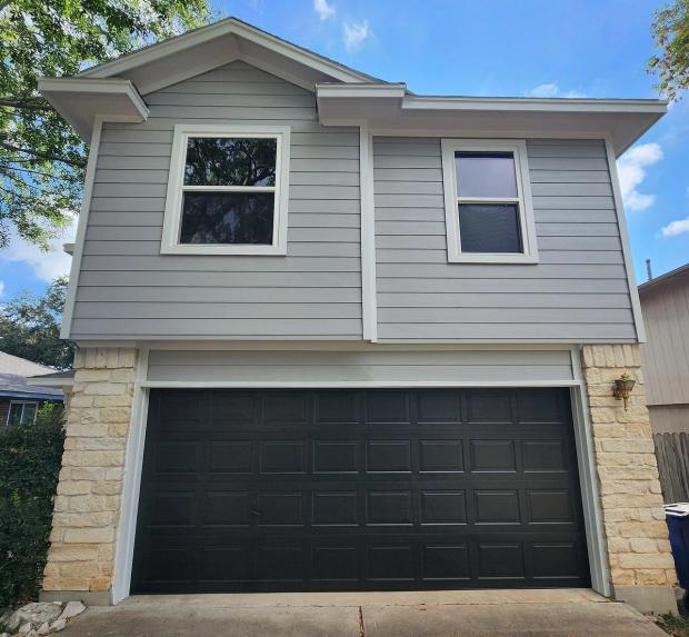 James Hardie 8.25" Select Cedar Mill detail — Parkwood, Austin (photo 3)