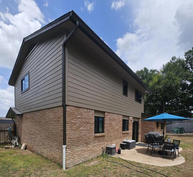 James Hardie 8.25" Select Cedar Mill detail — Oak Ridge, Austin (photo 2)