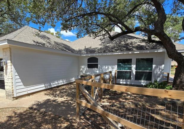 James Hardie 8.25" Select Cedar Mill detail — Austin (photo 4)