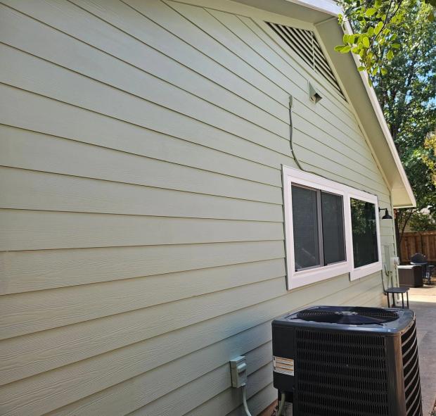 James Hardie 8.25" Primed Select Cedar Mill detail — Travis Country, Austin (photo 3)