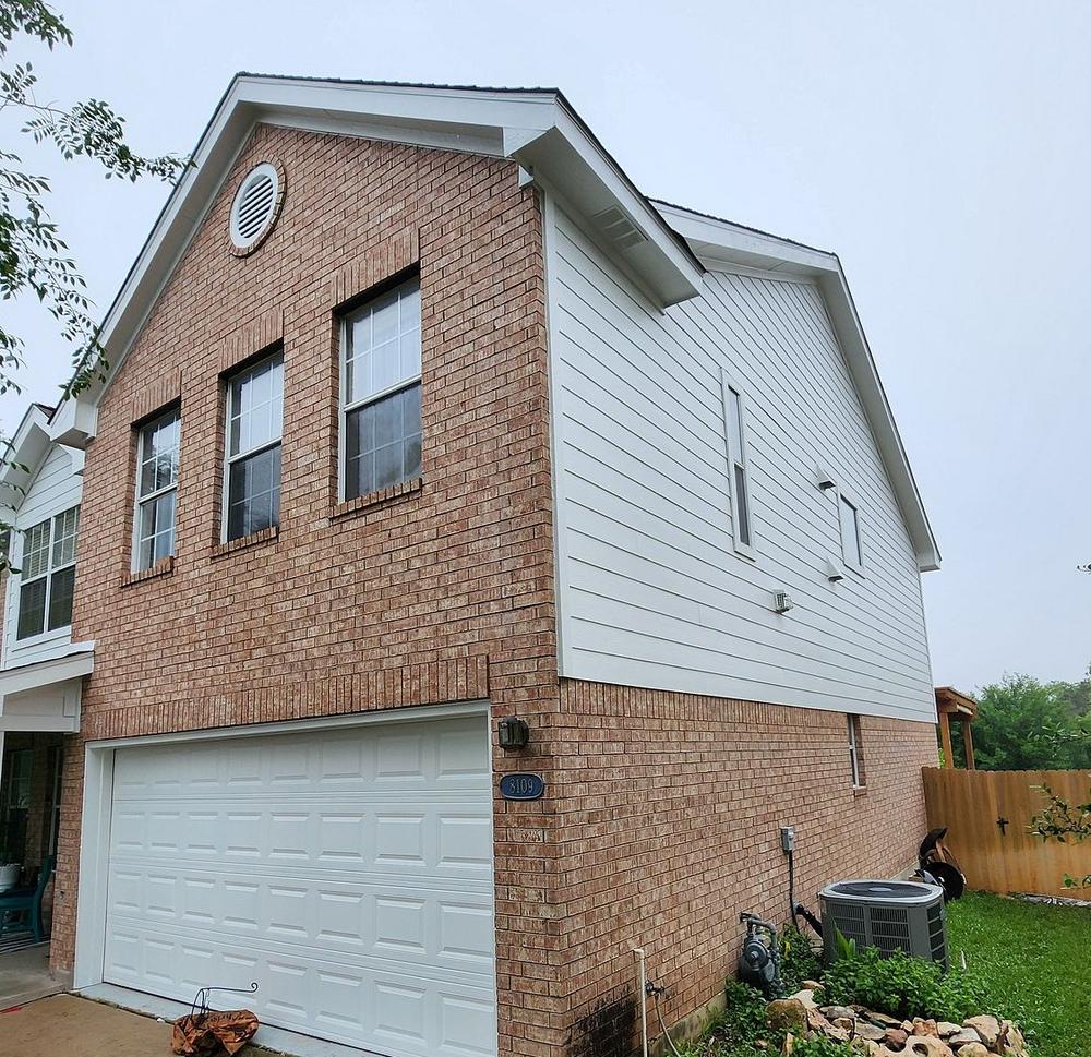 Simonton Daylight Max detail — Cat Hollow, Round Rock