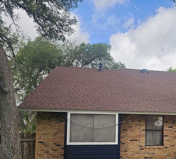 Shingle Roofing project photo 2 of 5 — Legend Oaks, Austin, TX