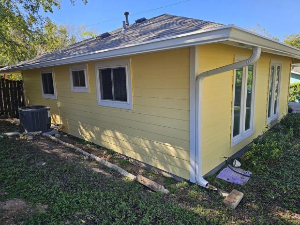 James Hardie 8.25" Select Cedar Mill detail — Southhampton Hills, Austin (photo 4)
