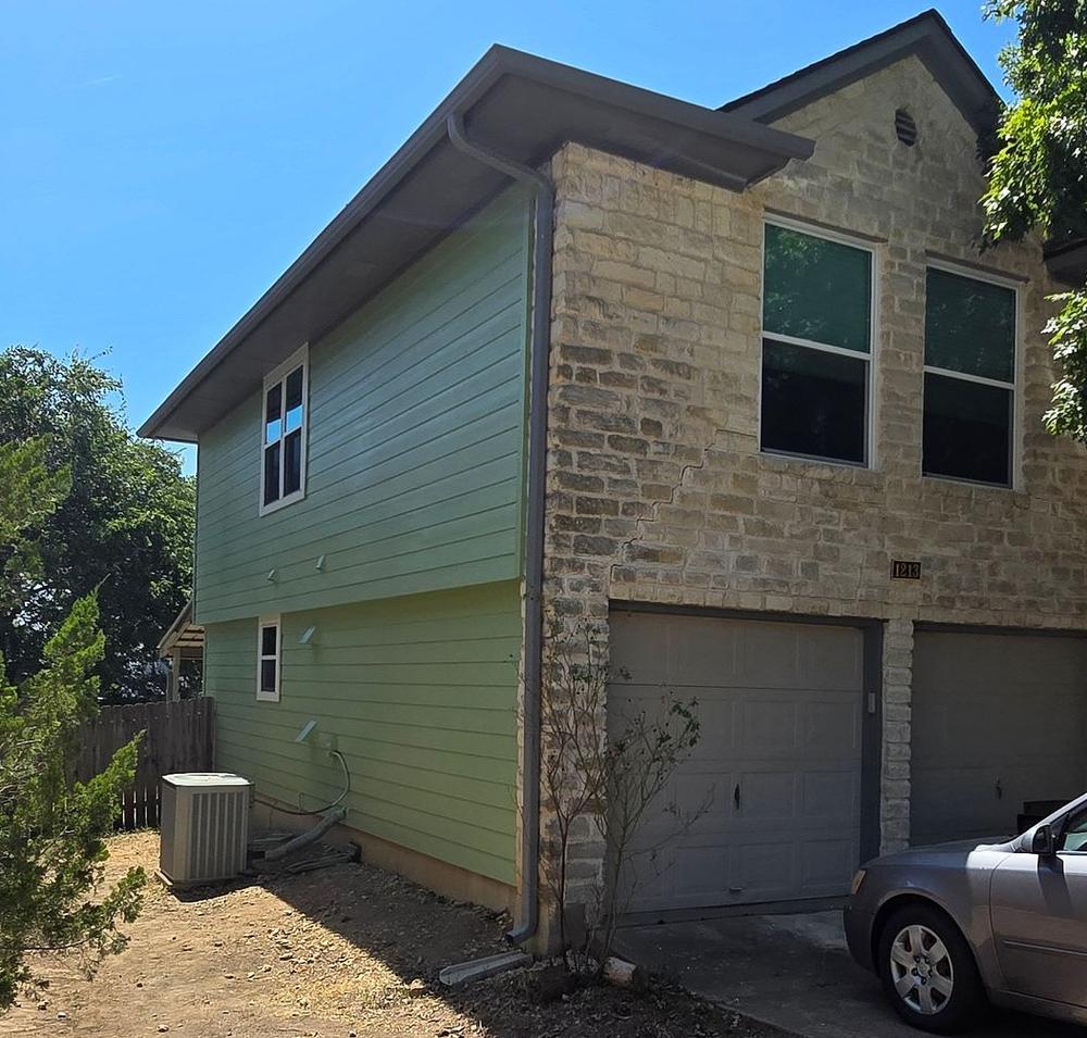 James Hardie 8.25" Select Cedar Mill detail — Greenslopes at Lake Creek, Round Rock