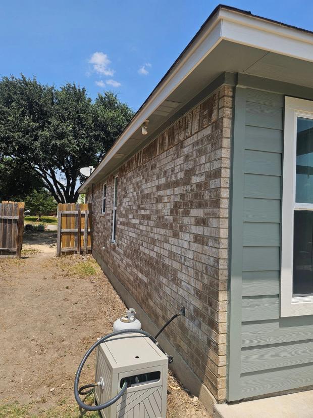 Simonton Daylight Max detail — Ridge At Steeds Crossing Phase B, Pflugerville (photo 3)