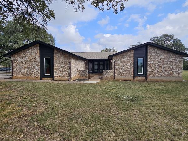 Siding project photo 1 of 2 — Lakewood, Leander, TX