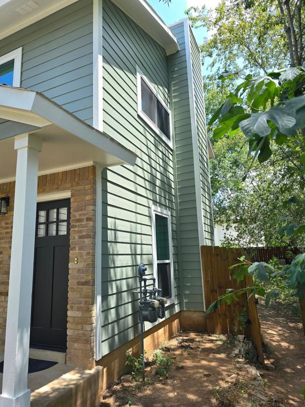 James Hardie 8.25" Select Cedar Mill detail — Tanglewood Forest, Austin (photo 2)