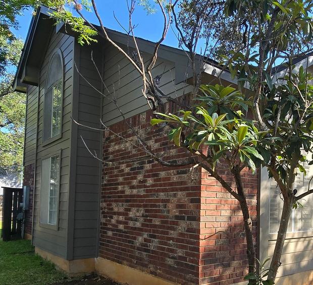 James Hardie 8.25" Smooth Siding detail — Village At Western Oaks, Austin (photo 3)