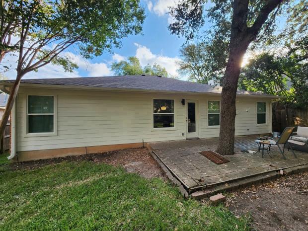 James Hardie 8.25" Primed Select Cedar Mill detail — Village At Western Oaks, Austin (photo 4)