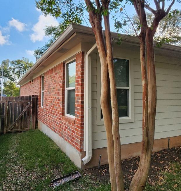 James Hardie 8.25" Primed Select Cedar Mill detail — Village At Western Oaks, Austin (photo 2)