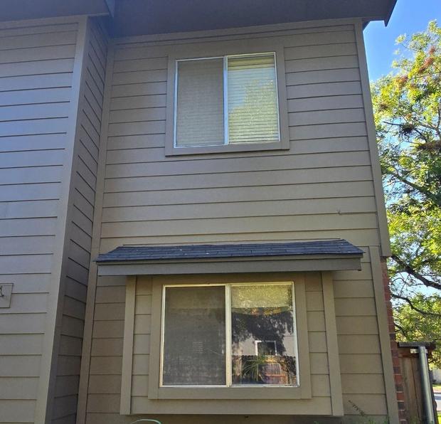 James Hardie 8.25" Smooth Siding detail — Village At Western Oaks, Austin (photo 5)