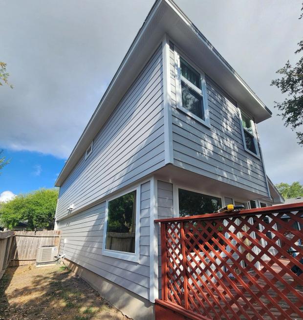 James Hardie 8.25" Select Cedar Mill detail — Parkwood, Austin (photo 4)
