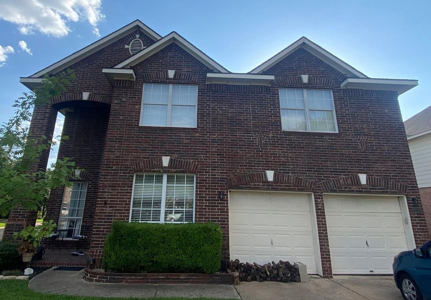 Before the windows & siding project — home exterior in Vista Oaks, Round Rock
