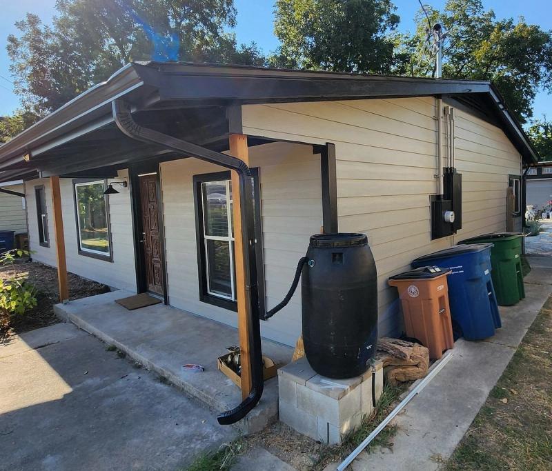 James Hardie JamesHardie 8.25" Select Cedarmill detail — Govalle, Austin (photo 4)