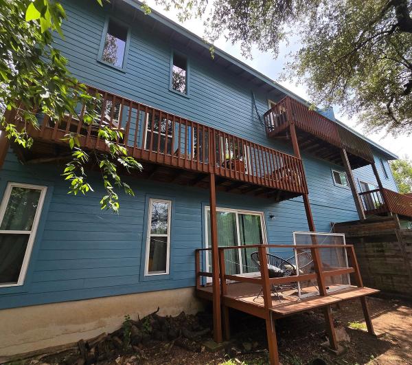 James Hardie Select Cedar Mill 8.25" detail — Rockcrest Circle, Austin (photo 3)