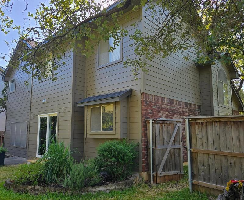 James Hardie 8.25" Smooth Siding detail — Village At Western Oaks, Austin (photo 8)