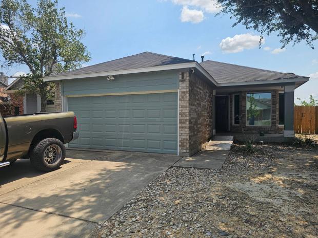 Simonton Daylight Max detail — Ridge At Steeds Crossing Phase B, Pflugerville (photo 2)