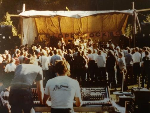 Glopperock 1980 Scene Front Rotated