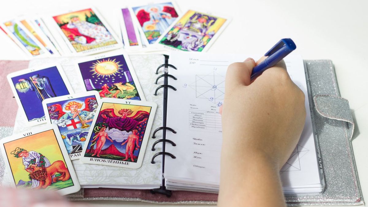 Näin valitset ensimmäisen tarotpakkasi