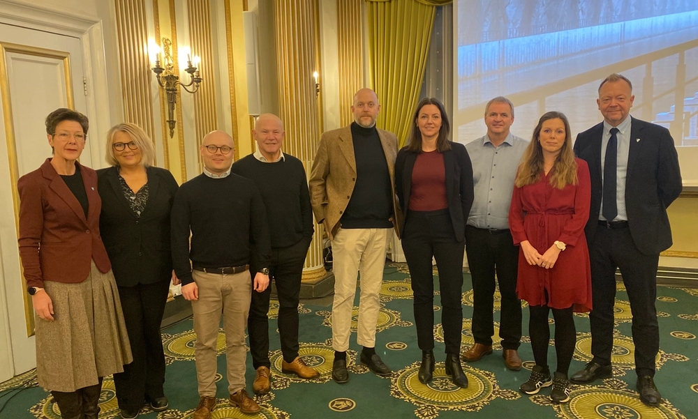Judth Kvåle, ordfører Stad kommune, Britt Giske Andersen, Maritimt Forum Nordvest, Tommy Sperre, Næringsforeninga, Bjørn Lødemel, Sogn og Fjordane Næringsråd, Sverre Øvrelid Steen, Sunnmøre Regionråd, Elisabeth Hatlenes, Fjordane regionråd, Paul Sindre Vedeld, ordfører Vanylven kommune, Linn Therese Skår Hosteland, Kystrederiene og Bengt Solheim-Olsen, ordfører Kinn kommune
