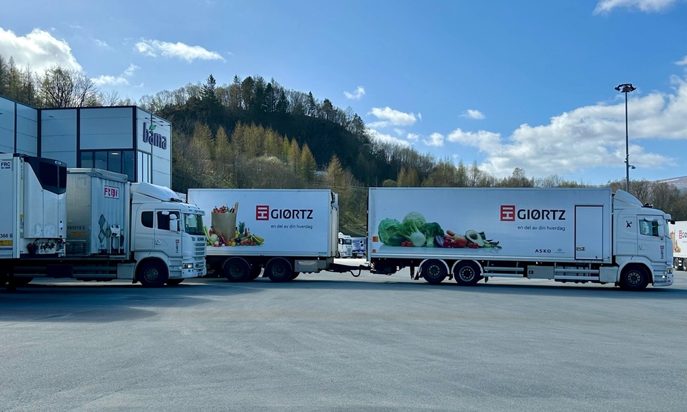 H. I. Giørtz lastebil med tilhenger