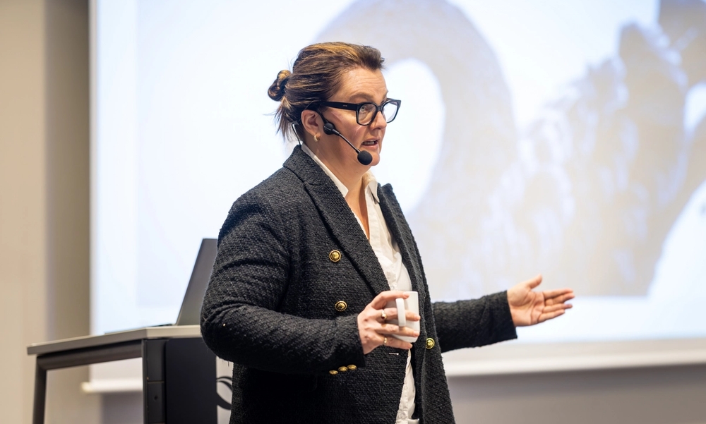 Heidi Nakken holder innlegg på Talent Sunnmøre samling 5, 2025