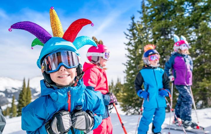 Group of kids in ski school.