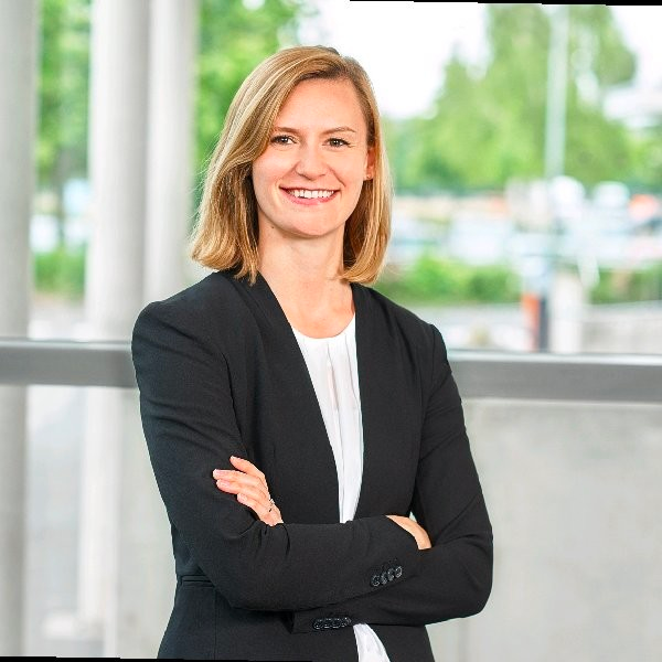 Nina Carlson, Online Marketing & Analytics Manager, [object Object]