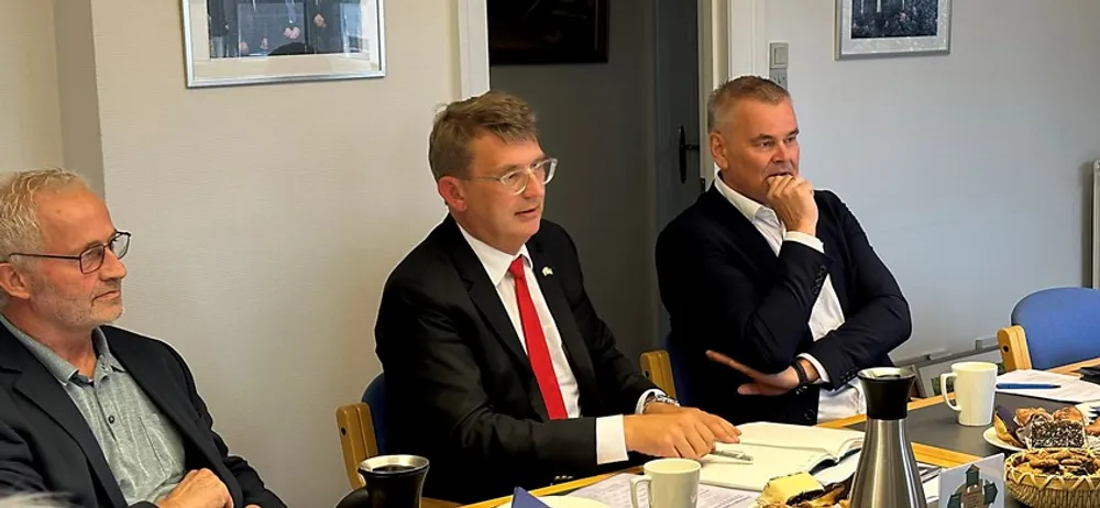 Forsvarsminister på kartoffelmelsfabrik